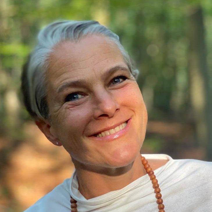 FRAU MEYER BEWEGT | Sandra Meyer bietet systemische Beratung, professionelles Coaching, kreative Unterstützung, Yoga, Meditation und Präventionskurse und verwendet Methoden aus der systemischen und hypnosystemischen Beratungspraxis, zielorientierte Yoga und Kum Nye, und videogestützt Marte Meo. Meine Praxisräume liegen zentral im Nationalpark Eifel und sind gut erreichbar aus den Gegenden um Euskirchen, Aachen, Bonn und Köln und aus der Eifel (Kall, Schleiden, Monschau, Nideggen, Hellenthal, Dahlem, Nettersheim, Mechernich und Bad Münstereifel) in Kall-Sistig und Oberschömbach.