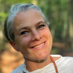 FRAU MEYER BEWEGT | Sandra Meyer bietet systemische Beratung, professionelles Coaching, kreative Unterstützung, Yoga, Meditation und Präventionskurse und verwendet Methoden aus der systemischen und hypnosystemischen Beratungspraxis, zielorientierte Yoga und Kum Nye, und videogestützt Marte Meo. Meine Praxisräume liegen zentral im Nationalpark Eifel und sind gut erreichbar aus den Gegenden um Euskirchen, Aachen, Bonn und Köln und aus der Eifel (Kall, Schleiden, Monschau, Nideggen, Hellenthal, Dahlem, Nettersheim, Mechernich und Bad Münstereifel) in Kall-Sistig und Oberschömbach.